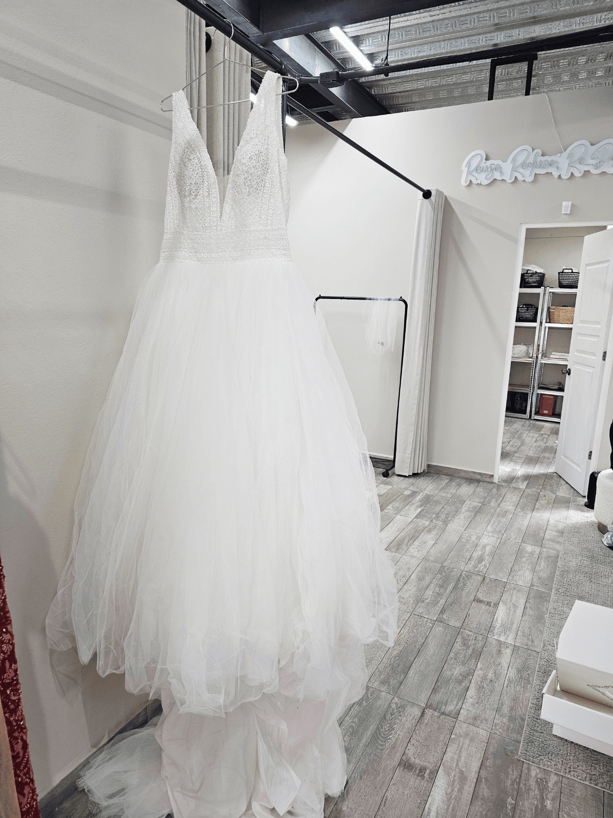 Moemo Bridal